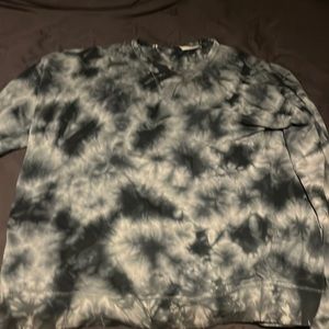 2 long sleeve shirts